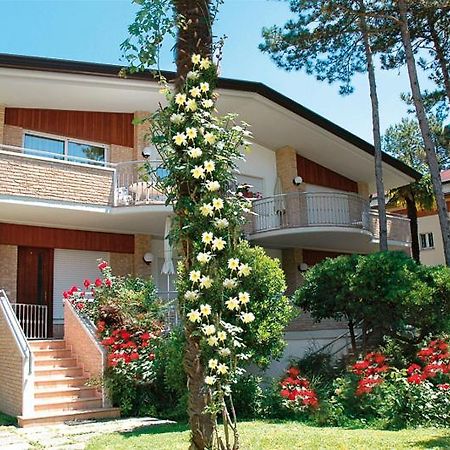 Villa Anny Lignano Sabbiadoro Bagian luar foto