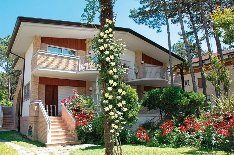 Villa Anny Lignano Sabbiadoro Bagian luar foto