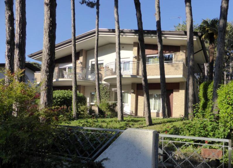 Villa Anny Lignano Sabbiadoro Bagian luar foto