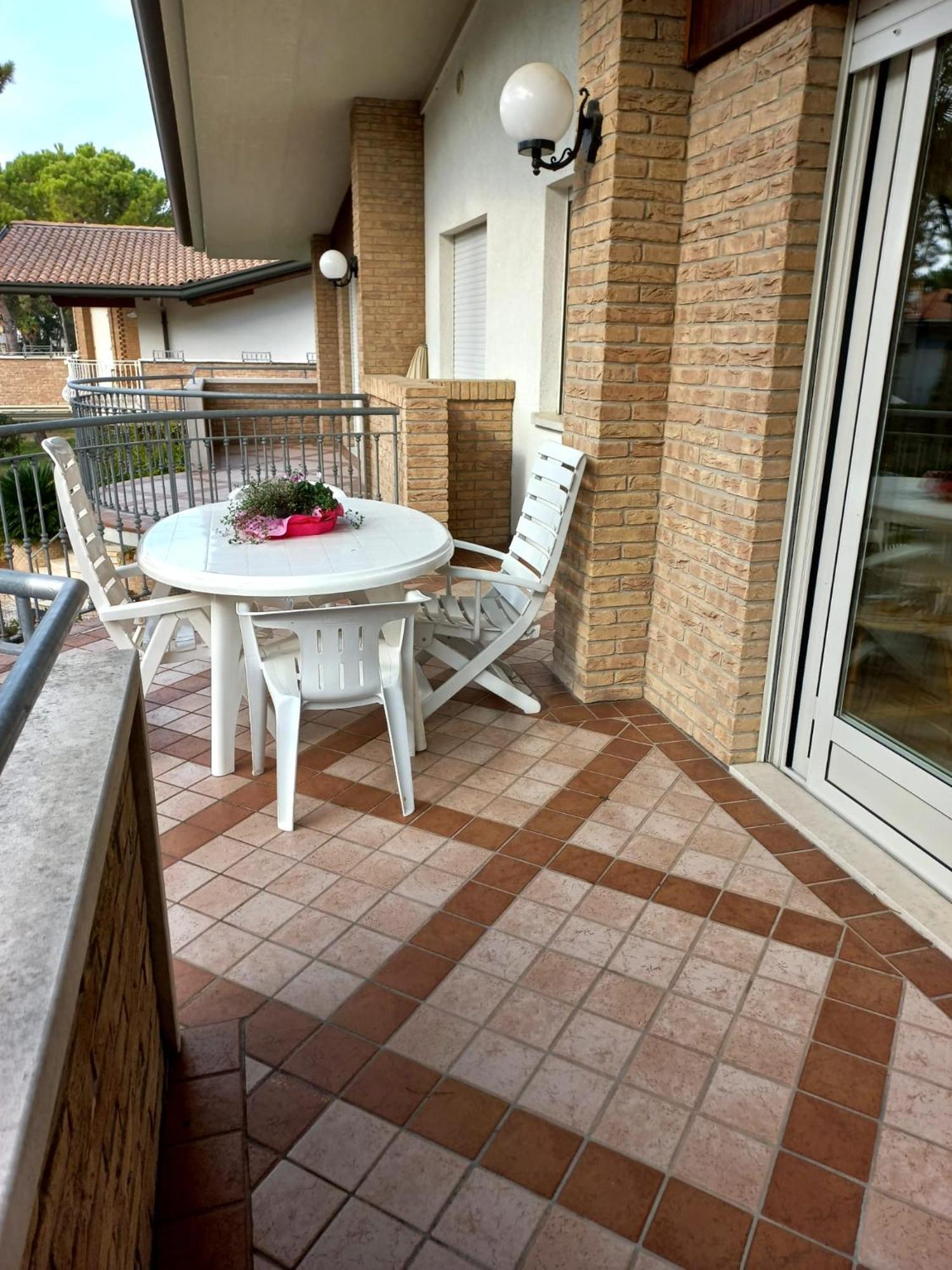 Villa Anny Lignano Sabbiadoro Bagian luar foto