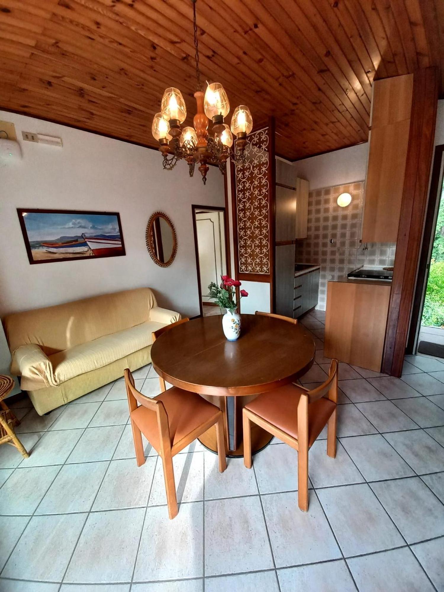 Villa Anny Lignano Sabbiadoro Bagian luar foto